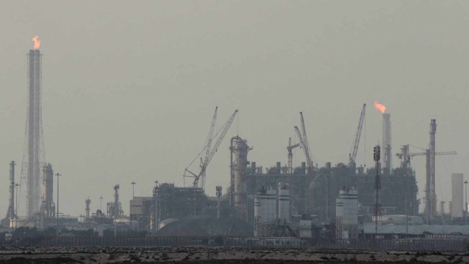 Fires at Ras Laffan Industrial City in Qatar after Iranian missile strikes, March 2026
