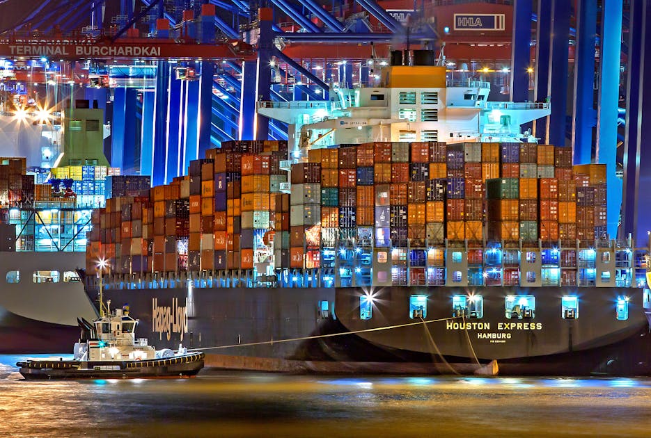 Crude oil tanker at sea against an evening sky representing Iran strikes on UAE shipping and the Fujairah hub fire, ThriveInMarkets daily morning analysis May 5 2026
