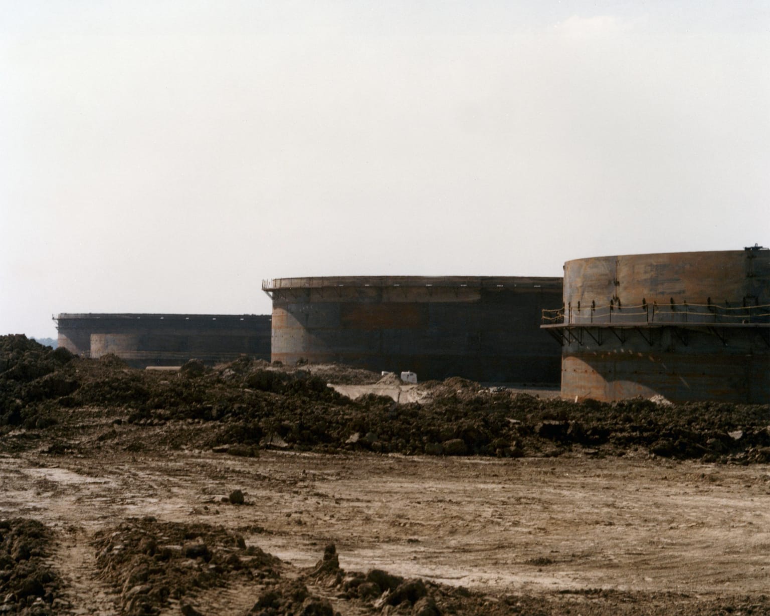 Crude oil storage tanks at the St. James Strategic Petroleum Reserve terminal, morning analysis for Oct 26 2026