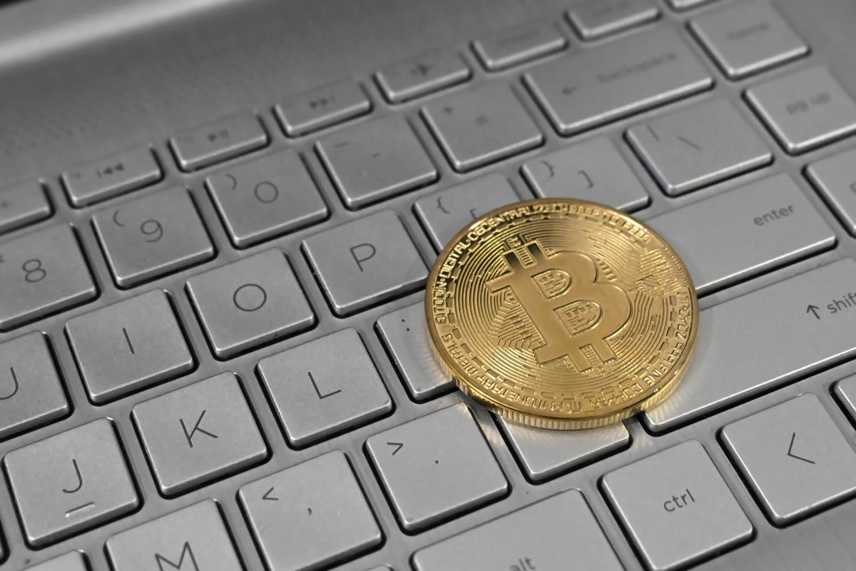Bitcoin price rally chart showing surge above $71000 on ceasefire news April 8 2026