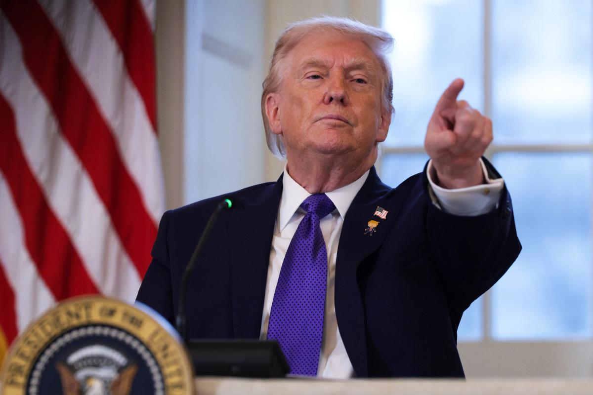 Bitcoin price crash chart amid Trump Iran ultimatum and crypto market liquidations March 2026