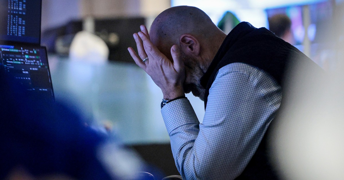 Stock market traders reacting to sell-off as Dow enters correction amid Iran war oil crisis March 2026