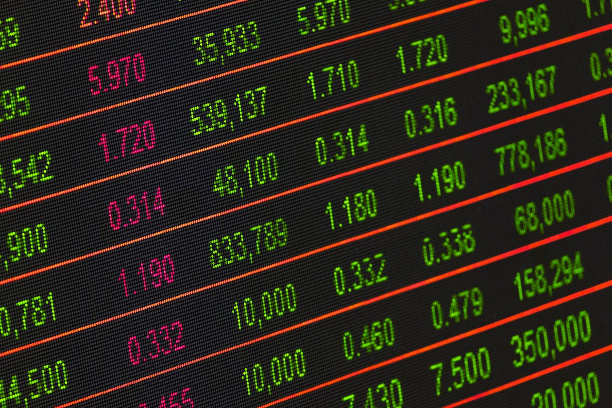 Weekly markets roundup April 12-18 2026 stocks crypto bank earnings Hormuz oil AI chips Chainlink Avalanche ETFs