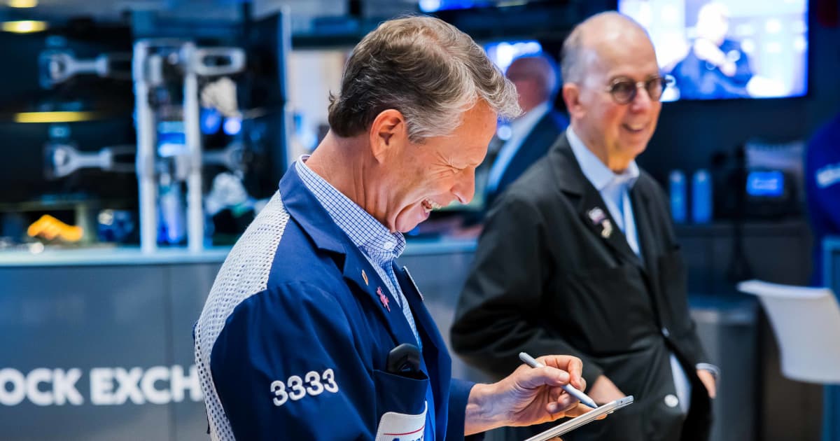 Traders work on the floor of the New York Stock Exchange during the week of May 24 to 30 2026, a holiday-shortened stretch in which the S&P 500 and Nasdaq Composite closed at fresh record highs and notched the index's ninth consecutive weekly gain on the back of blowout AI-linked earnings from Dell Technologies and Snowflake even as the hottest April PCE inflation print in nearly three years cemented expectations for a Federal Reserve hold and bitcoin slid below 73,000 dollars on more than 2 billion dollars of spot ETF outflows